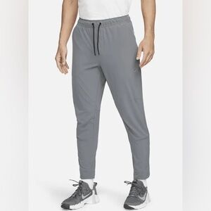 Nike Gray Classic Woven Performance Tapered Jogger Pants M